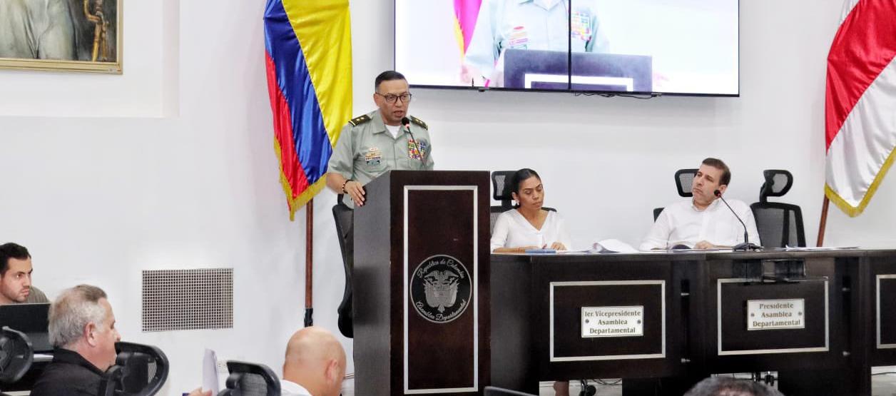 El general Herbert Benavidez, comandante de la Policía Metropolitana, en la Asamblea.