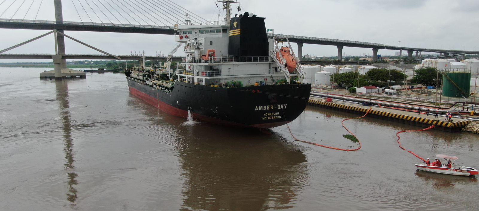 Simulacro sobre derrame de combustible en el Puerto de Barranquilla. 