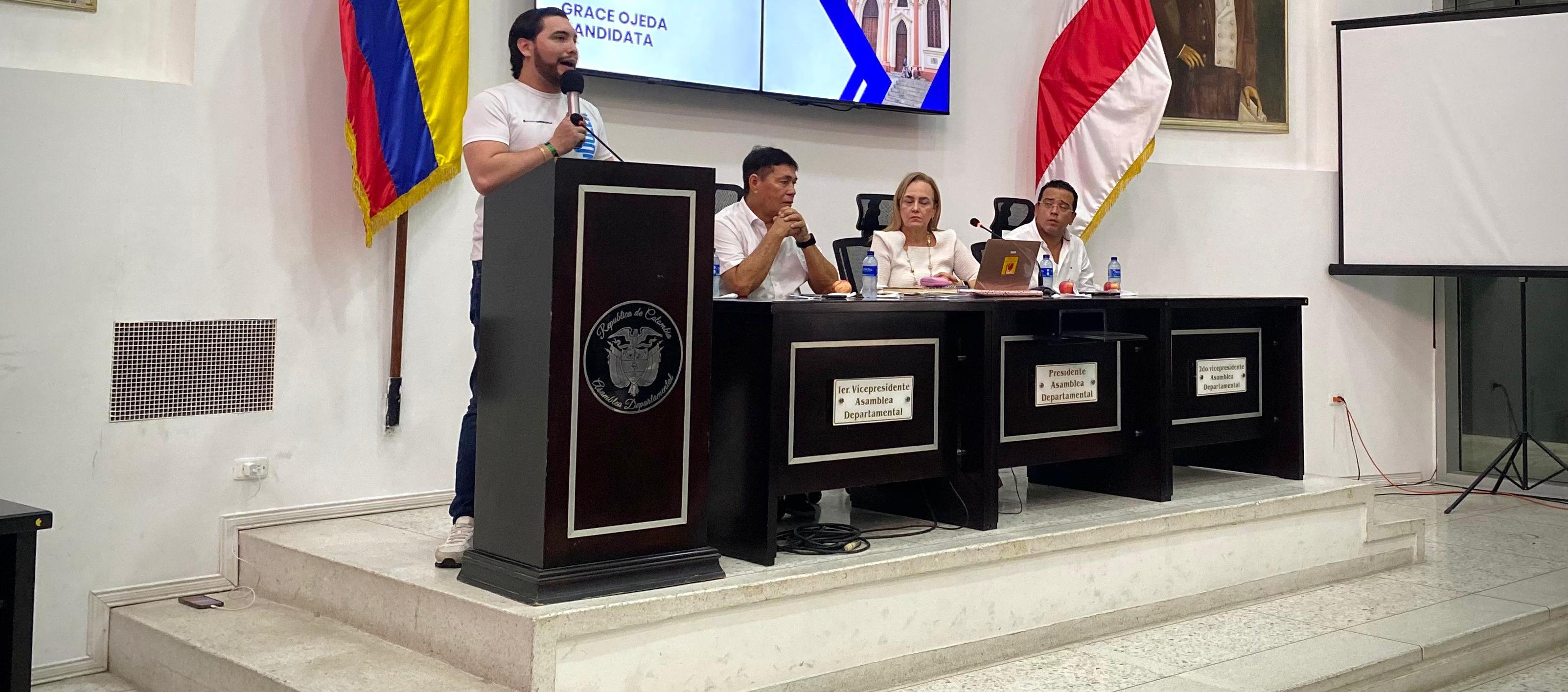 El jefe de la Oficina Participación Ciudadana, Andrés Rengifo, durante la audiencia de la Localidad Norte Centro Histórico.