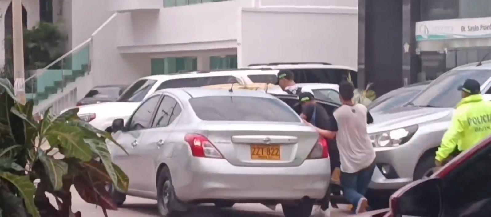 Uno de los vehículos en el que huyeron los sicarios.