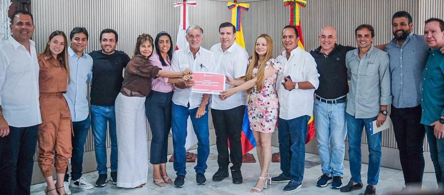 El gobernador Eduardo Verano y los diputados del Atlántico tras la aprobación del Plan de Desarrollo 2024-2027