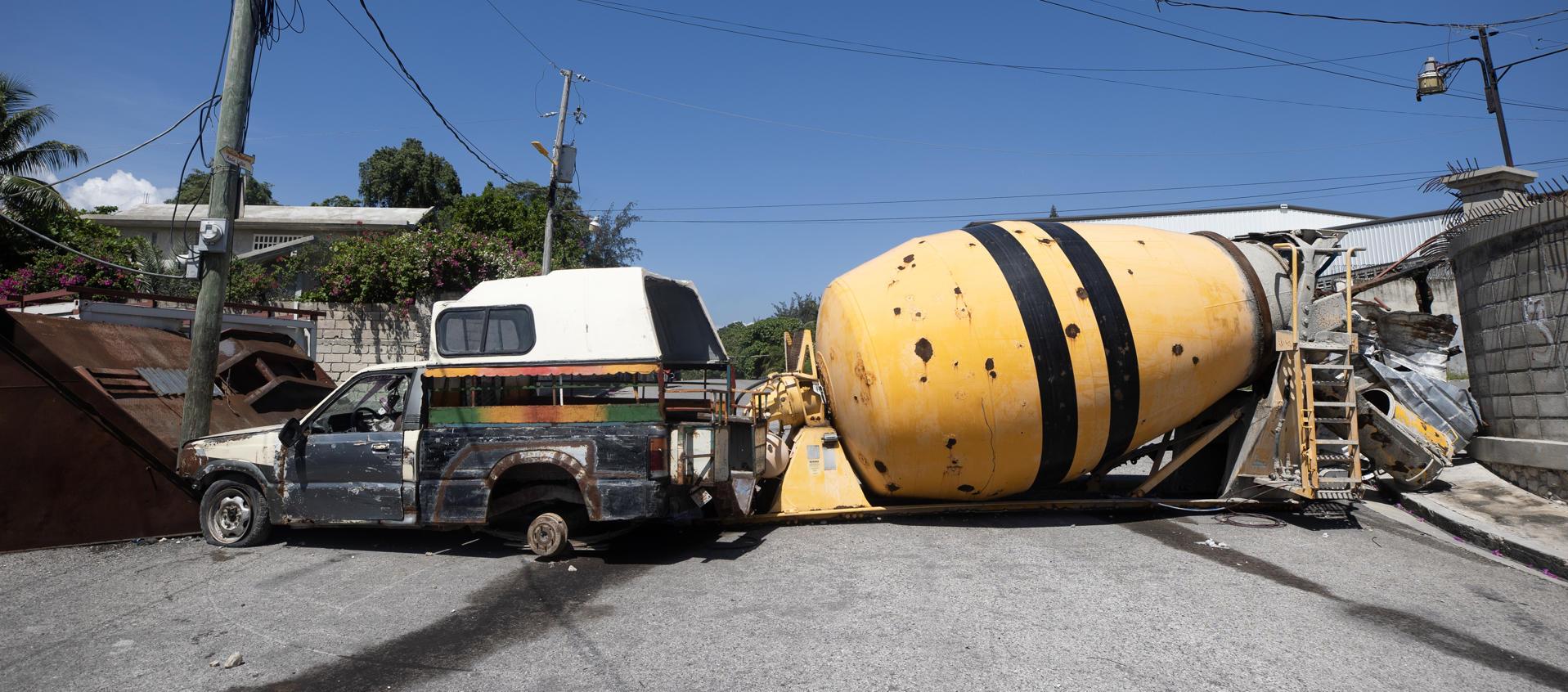Los vecinos de Puerto Príncipe están bloqueando las vías para evitar el ingreso de las bandas
