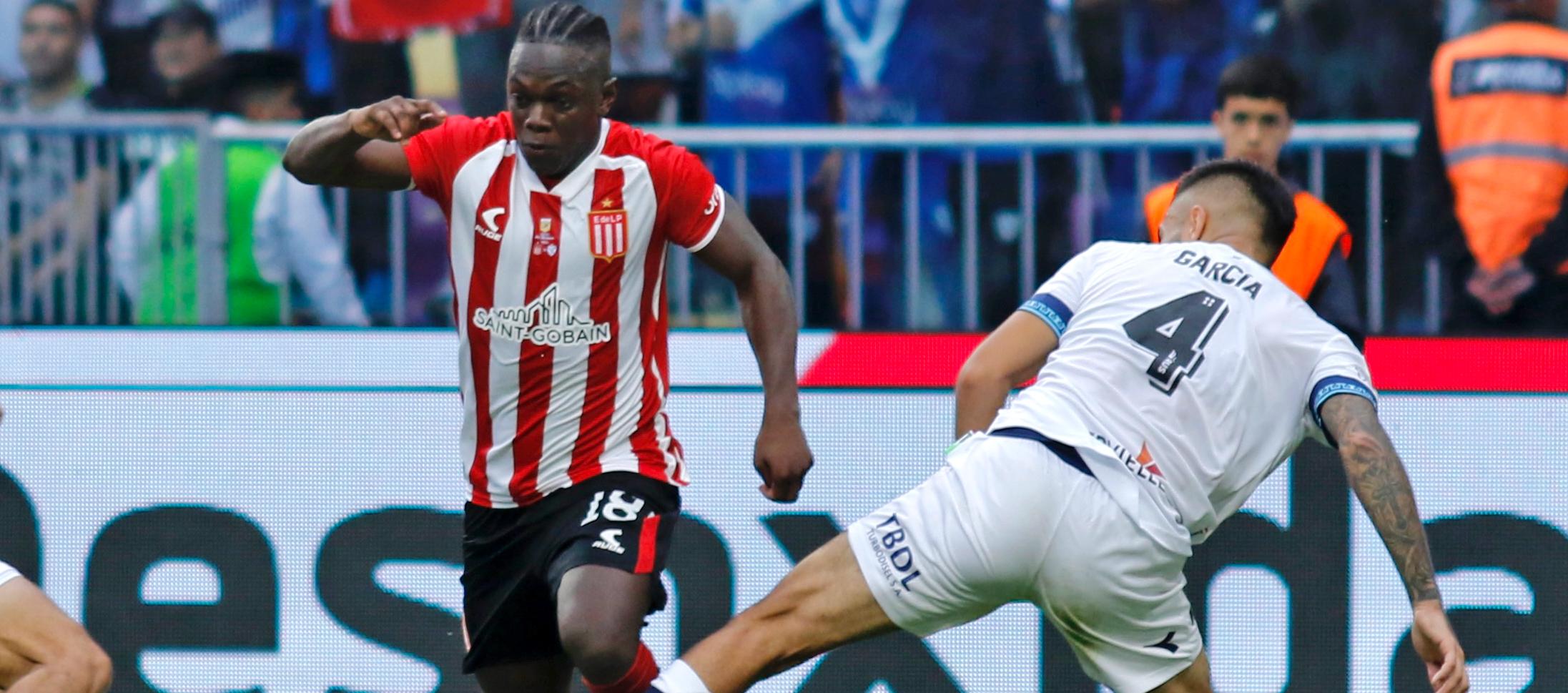 El colombiano Edwuin Cetré convirtió uno de los cobros desde el punto penal.  