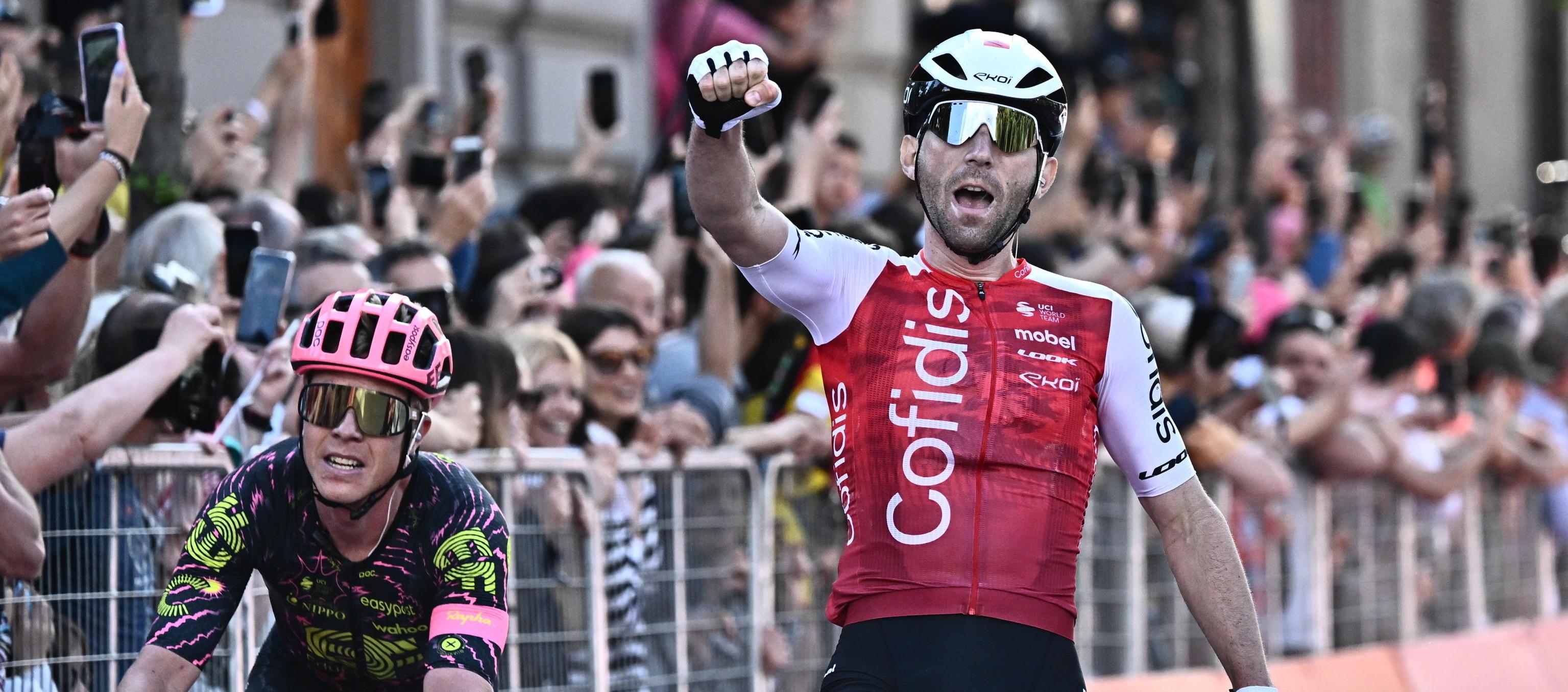 El francés Benjamin Thomas cruza la meta primero que el danés Michael Valgren. 