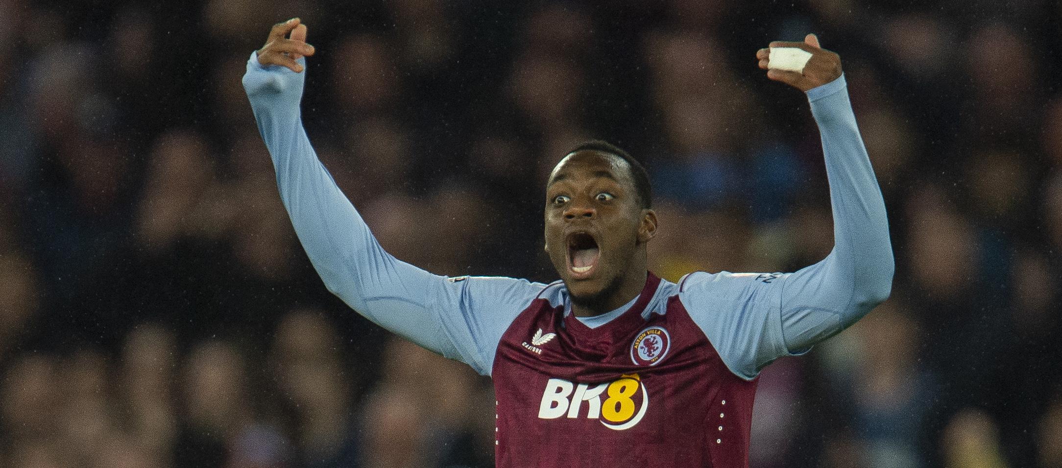 Jhon Jáder Durán celebra el gol del empate del Aston Villa, segundo en su cuenta personal. 