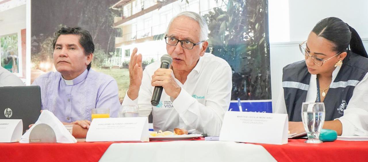 El ministro de Salud, Guillermo Alfonso Jaramillo, en una reunión que presidió en el Valle del Cauca