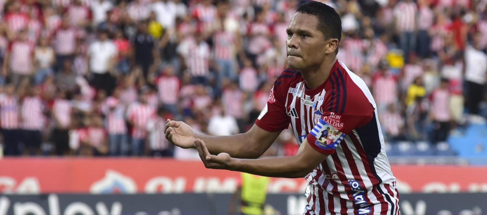 Carlos Bacca, máximo goleador del campeonato con 11 tantos. 
