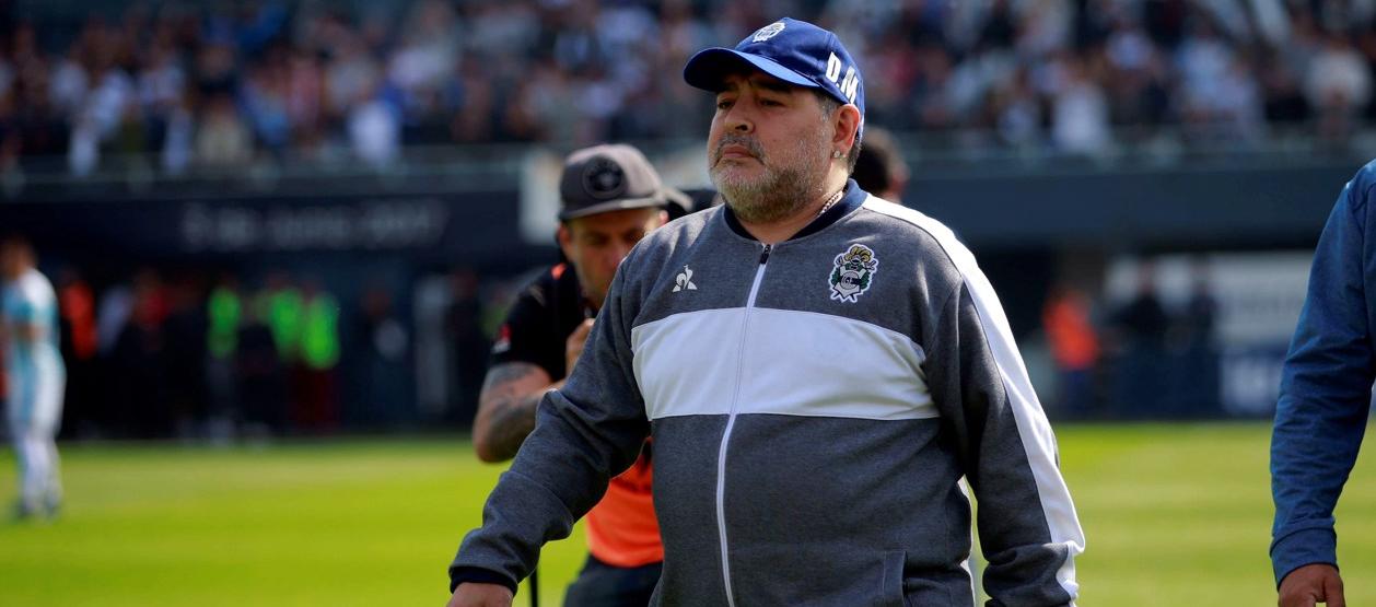 Diego Armando Maradona cuando dirigía a Gimnasia y Esgrima de La Plata.