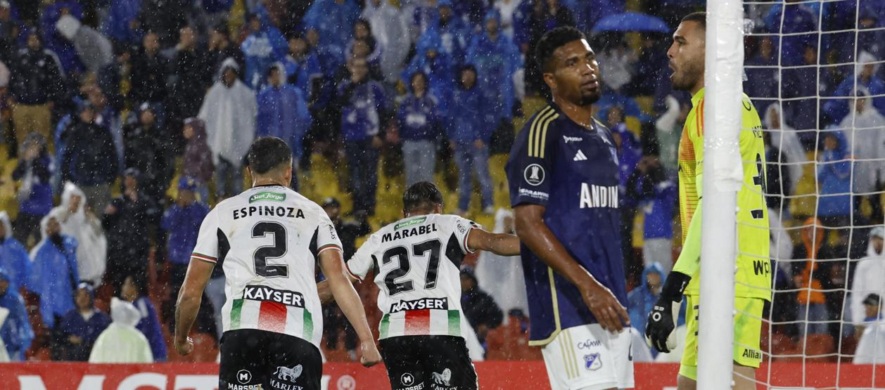 Junior Marabel (27) festeja el gol que le dio el empate a Palestino y sentenció la eliminación de Millonarios. 