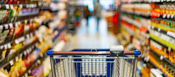 Niño robó en supermercado de Italia.