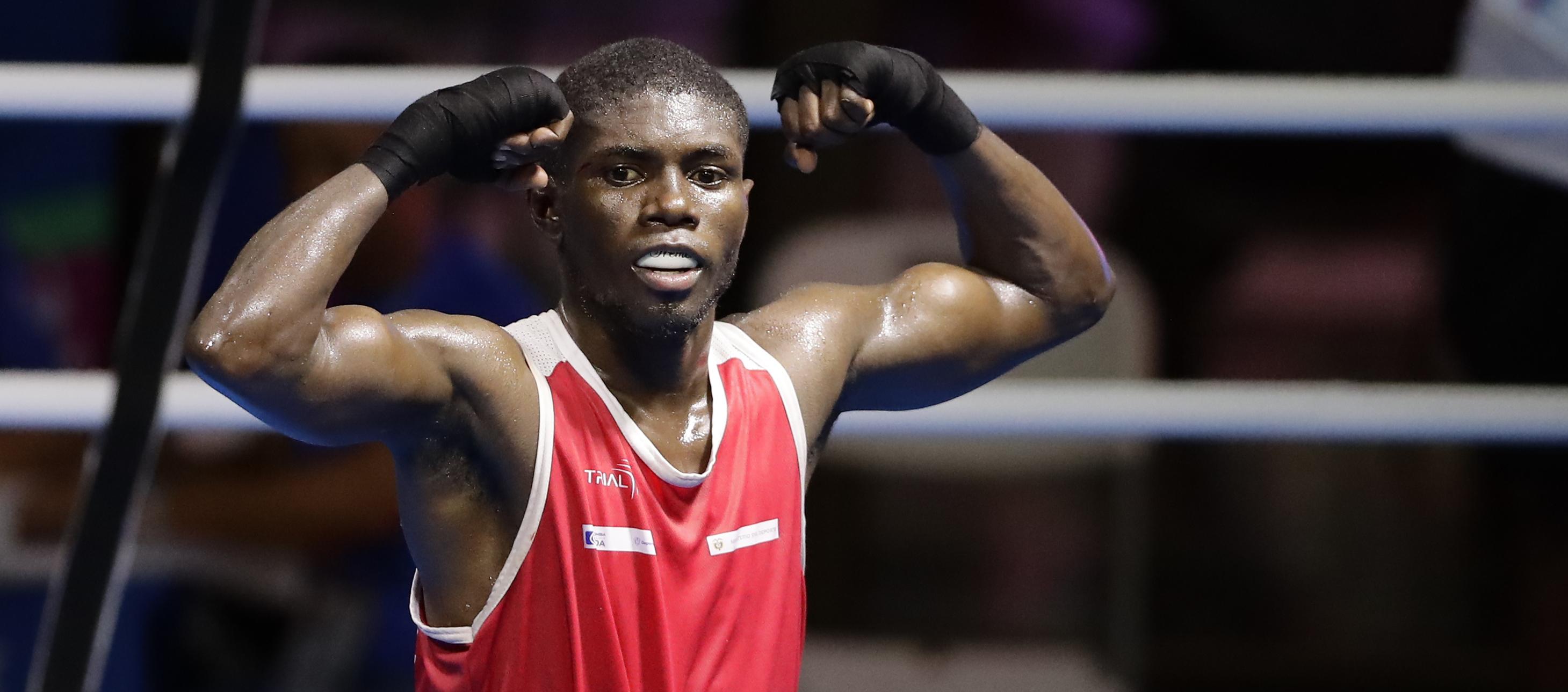 Yuberjen Marínez, medallista de plata en Río-2016, cayó ante el estadounidense Roscoe Hill.