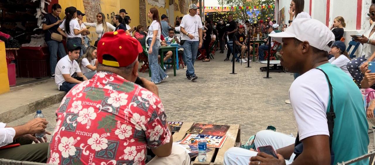 Conversatorio sobre salsa en el ‘Callejón ‘Policarpa’.