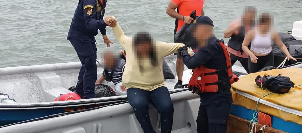 Entre los rescatados hay cuatro menores de edad.