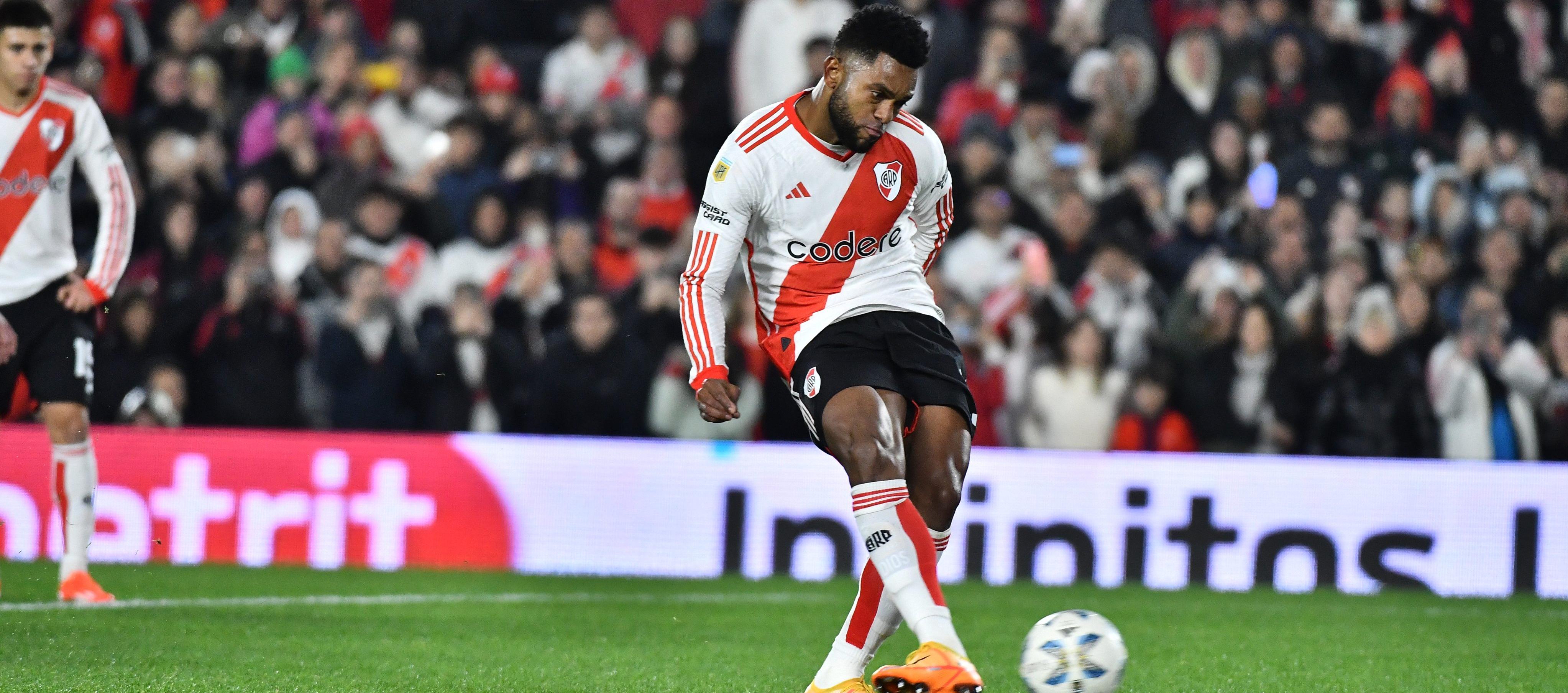 Miguel Ángel Borja hizo sus tres primeros goles en la Liga Argentina.