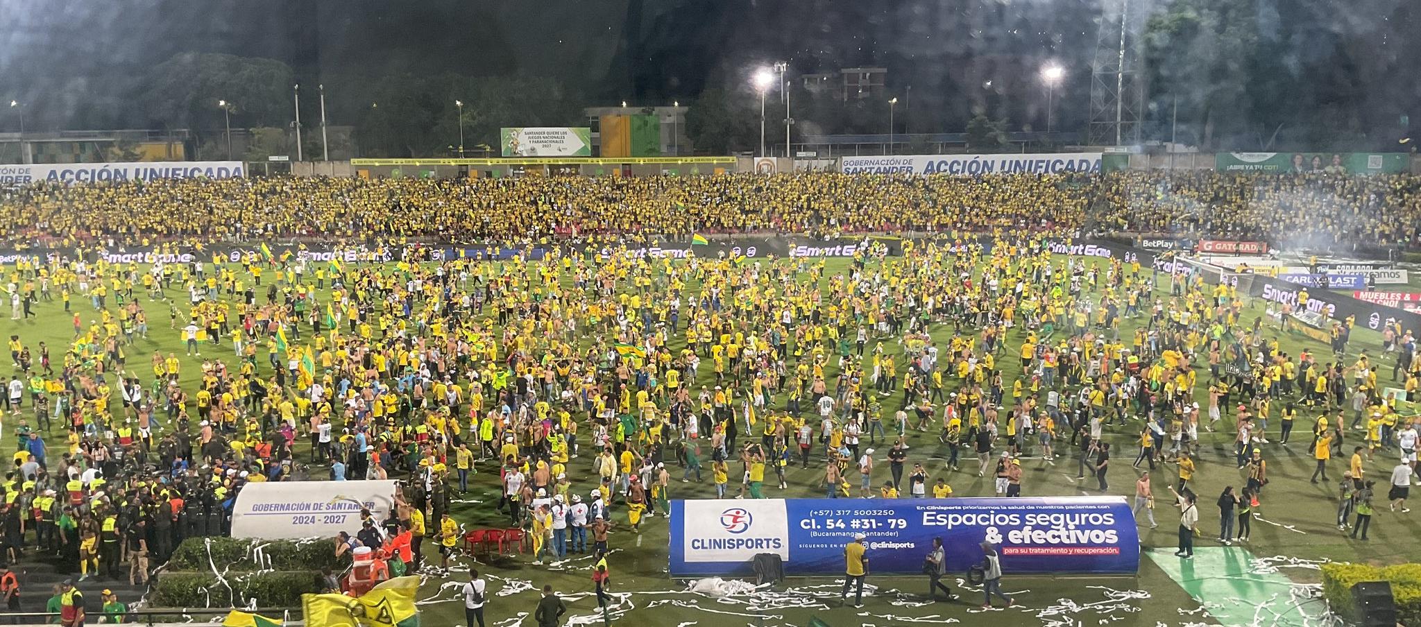 Invasión de campo en el estadio Alfonso López.