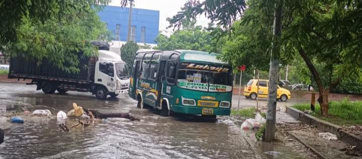 Bus de servicio público en desvíos no autorizados