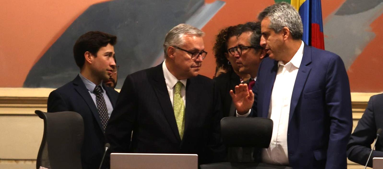 Los Ministros de Justicia e Interior, Néstor Osuna y Luis Fernando Velasco.