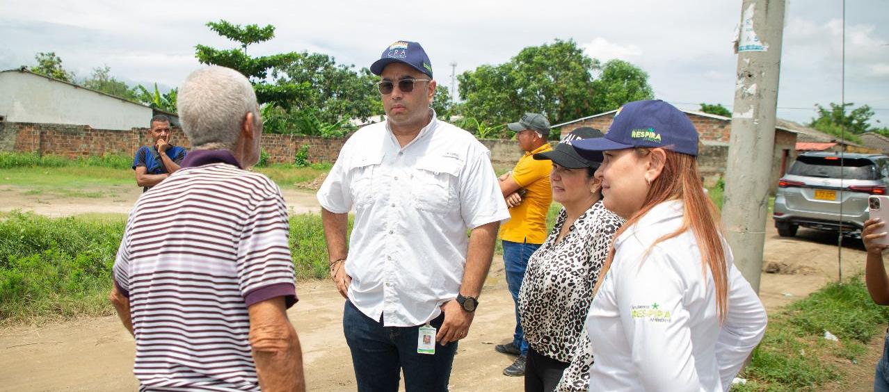 El director de la C.R.A., Jesús León Insignares, en su visita.