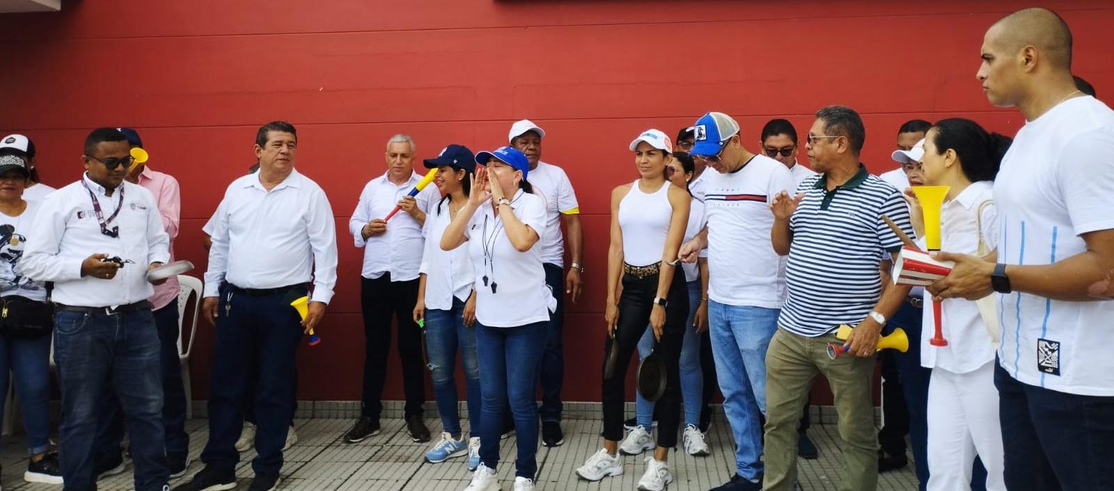 Cacerolazo a las afueras de la sede de MinTrabajo, en Barranquilla.