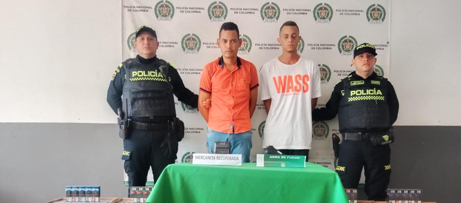 Les incautaron una pistola con la que habían intimidado a la víctima. 