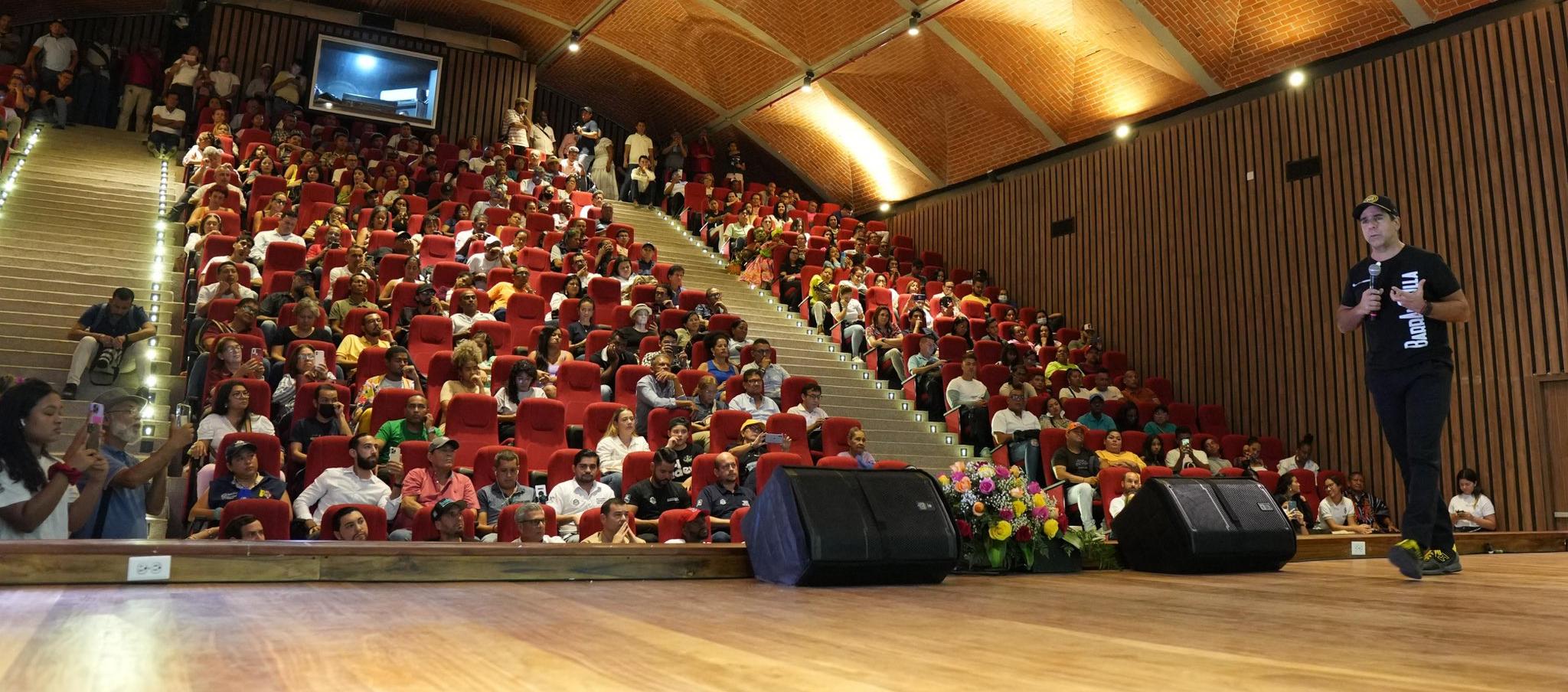 El Alcalde Alex Char.