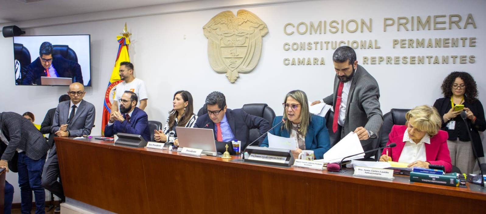 Se aprobó en el primer debate en la Comisión Primera de la Cámara.