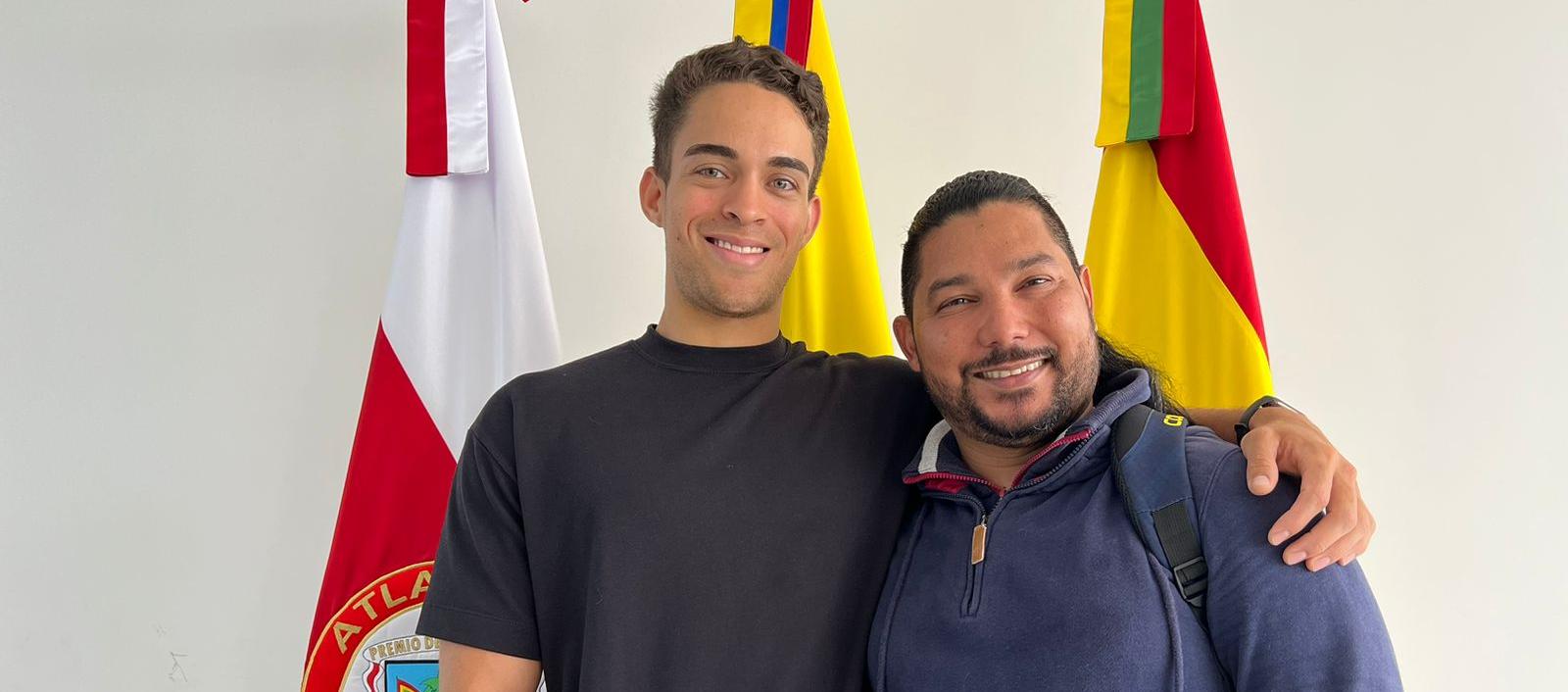 Cristian Ortega y el entrenador Ricardo Moreno.