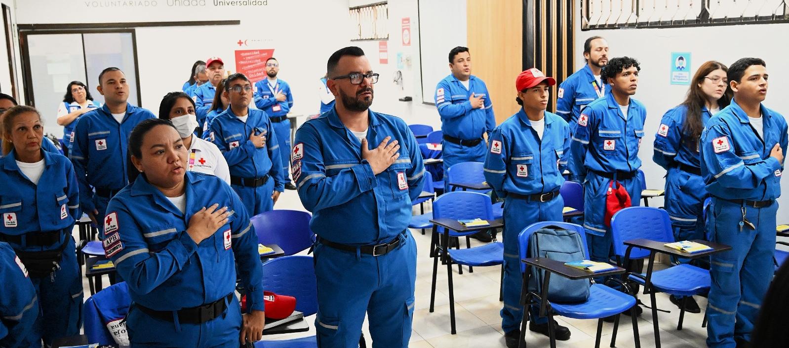 Capacitación a voluntarios por parte de la Cruz Roja.
