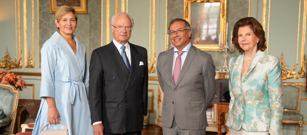 El presidente Gustavo Petro, la primera dama, Verónica Alcocer, junto a los reyes Carlos XVI Gustavo y Silvia de Suecia.