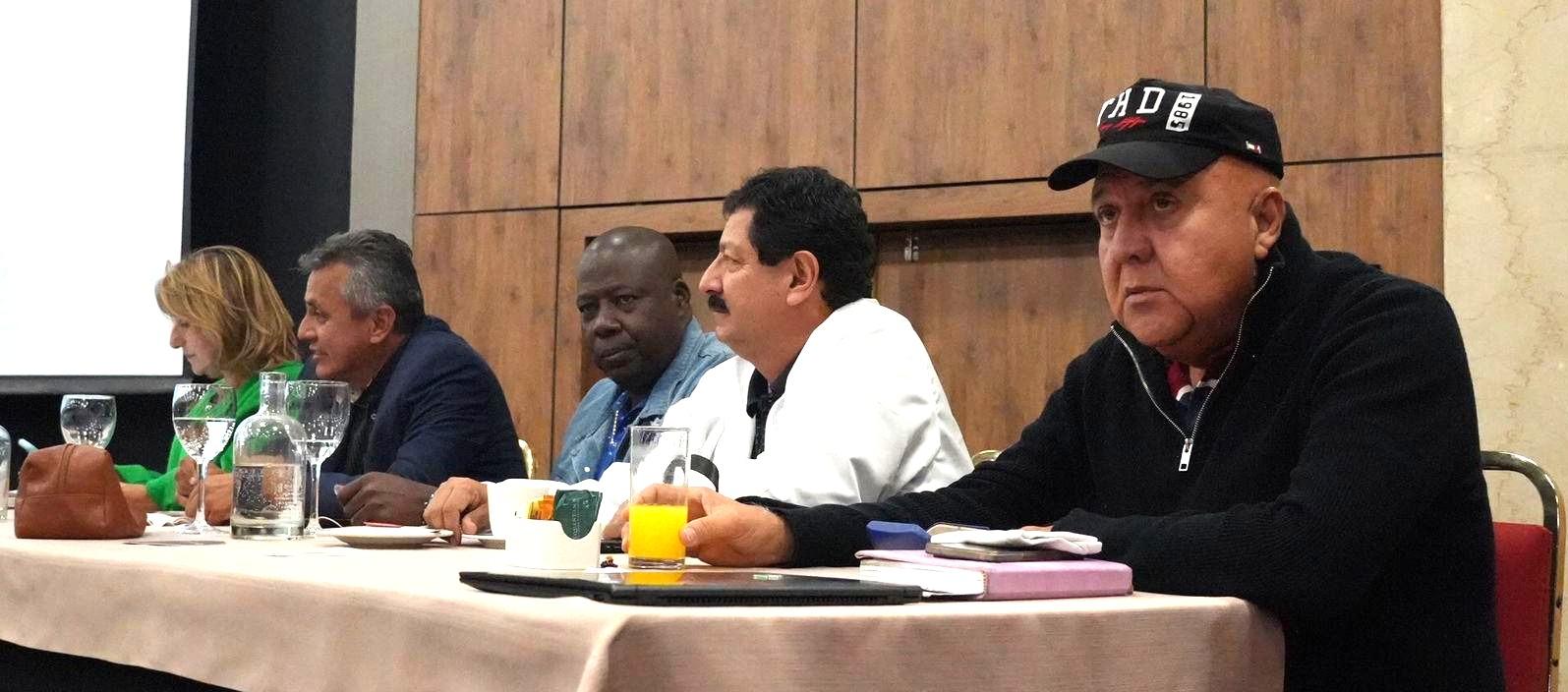  Directivos de Fecode se reunieron este martes con algunos congresistas ante quienes ratificaron su compromiso de defender la educación pública.