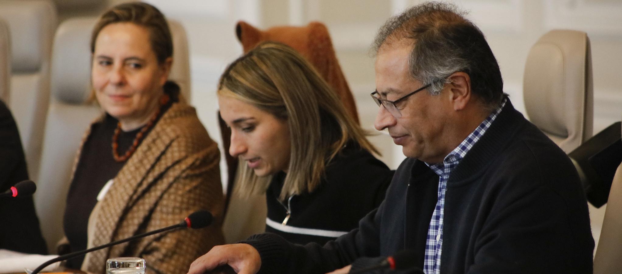 Directora del Dapre, Laura Sarabia y el Presidente Gustavo Petro.