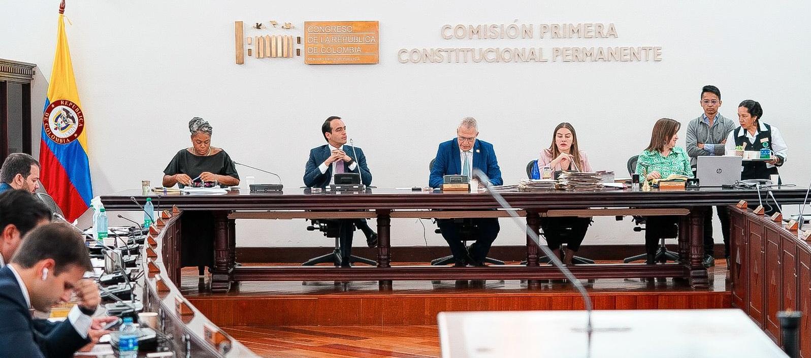 Sesión de la Comisión Primera del Senado.