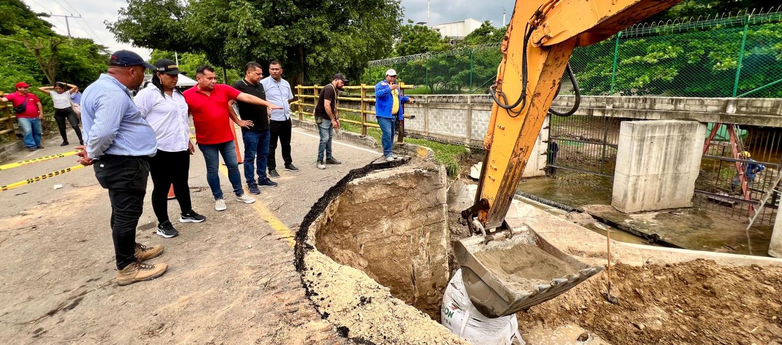 La alcaldesa Yenis Orozco en el inicio de las obras en el puente 'Los Remedios'