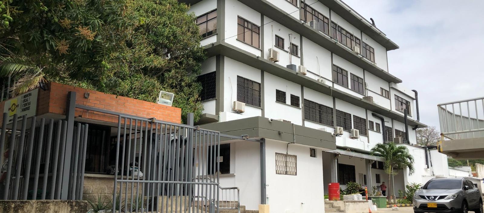 El cuerpo de la mujer fue llevado a Medicina Legal. 