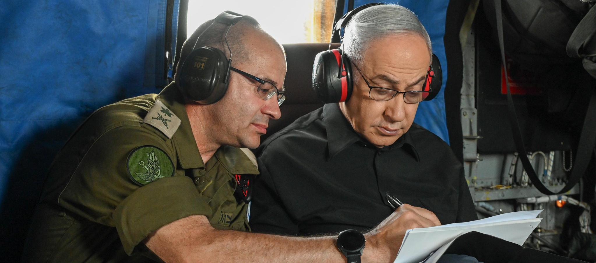 Benjamín Netanyahu (derecha).