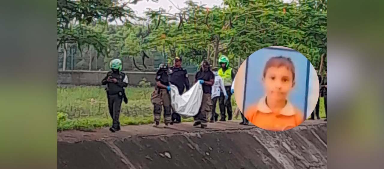 Las autoridades con el cuerpo del niño.