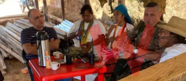 El alcalde Carlos Pinedo y alias 'Camilo'