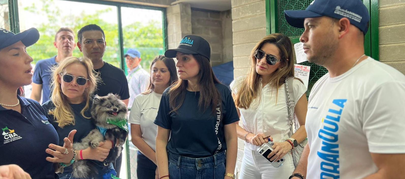 Katia Nule de Char y el secretario de Gobierno, Nelson Patrón, en el CBA