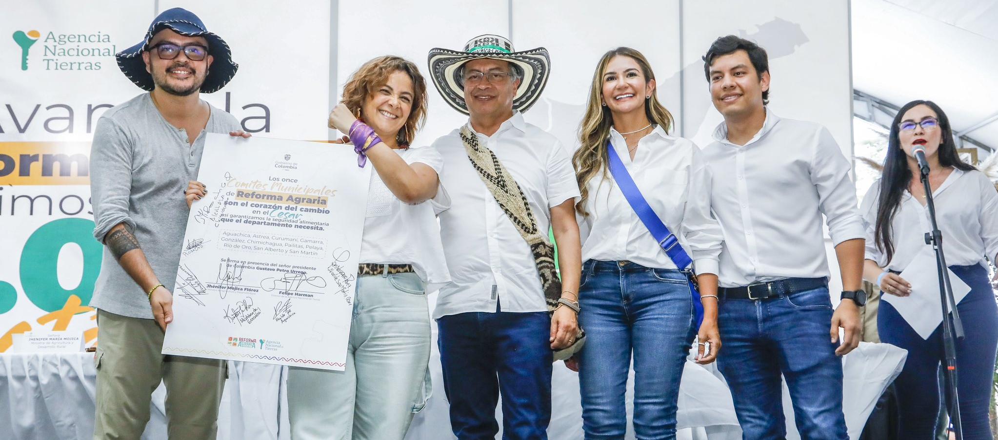 Entrega de tierras liderada por el Presidente Petro en Aguachica.