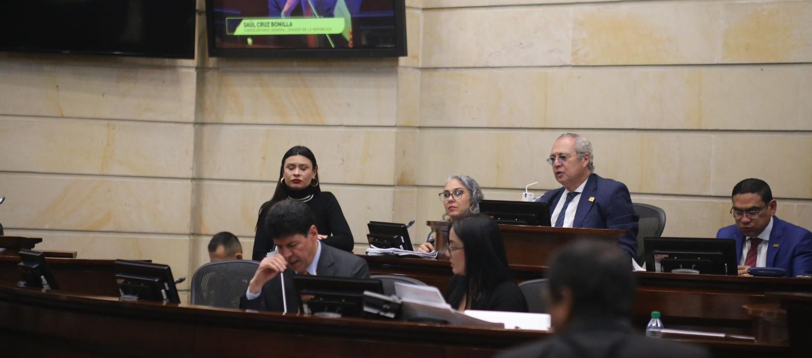 Mesa directiva del Senado decidió que el miércoles la oposición continúe su jornada de exposición de argumentos.