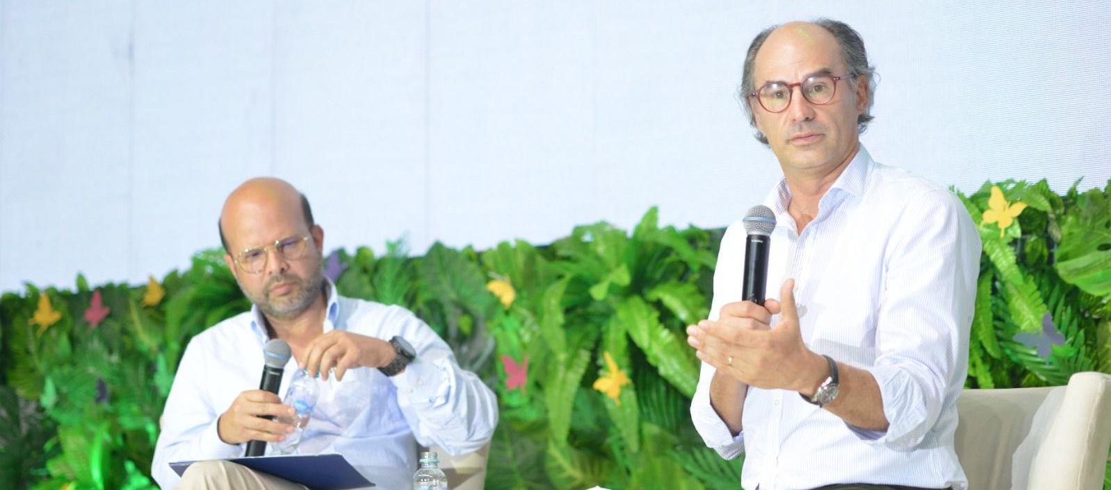 Juan Camilo Nariño (derecha), presidente de la Asociación Colombiana de Minería.