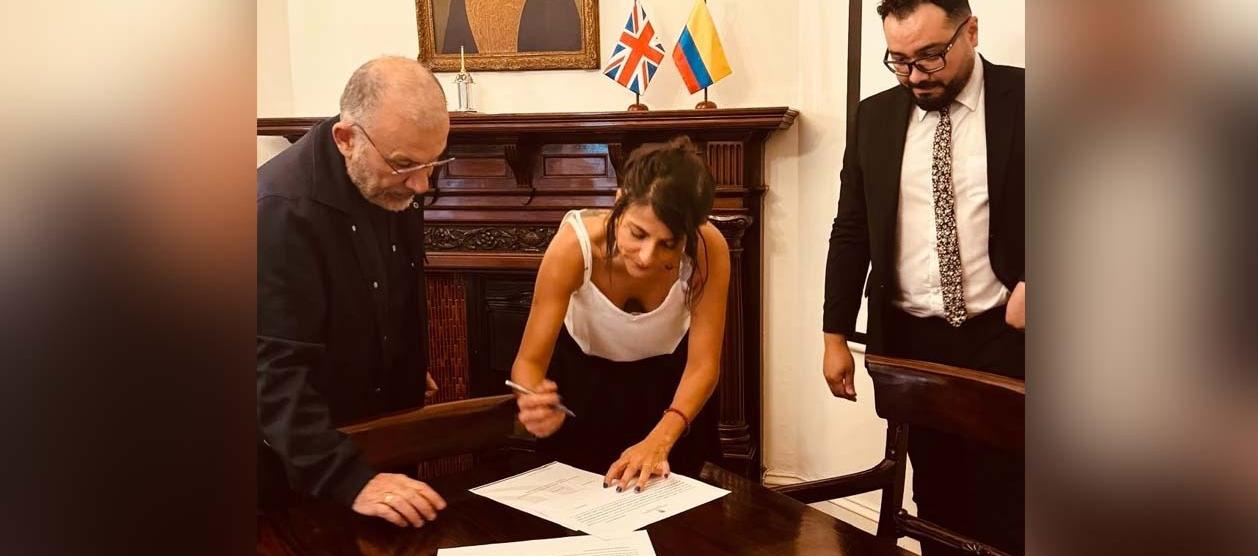 La exministra Irene Vélez y el embajador en el Reino Unido, Roy Barreras