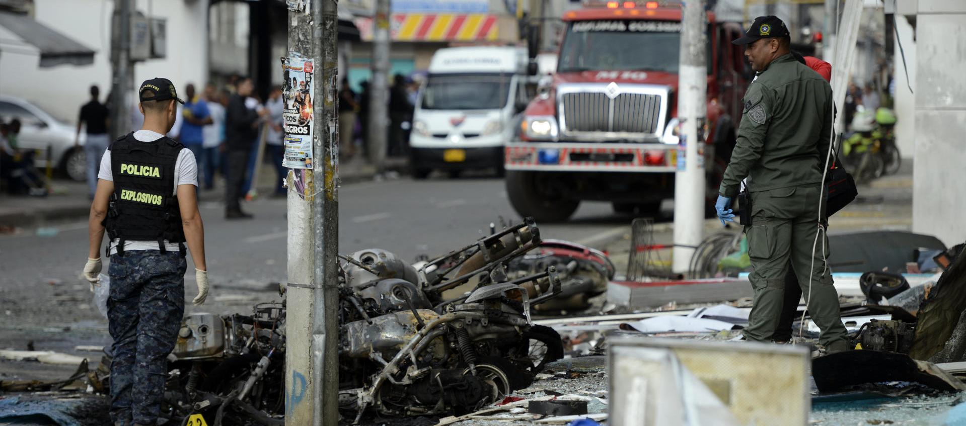Dos de los heridos en el ataque con explosivos en Jamundí son policías que pasaban por el parque
