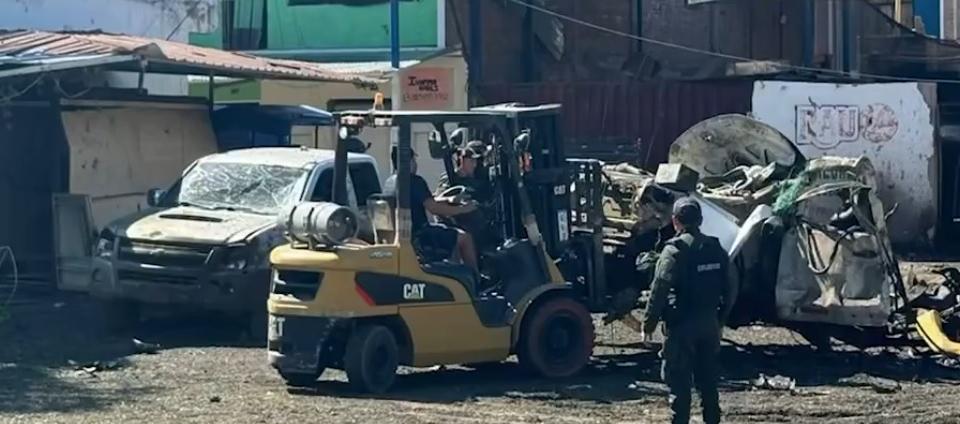 Personal remueve el vehículo con explosivos accionados en Taminango, Nariño