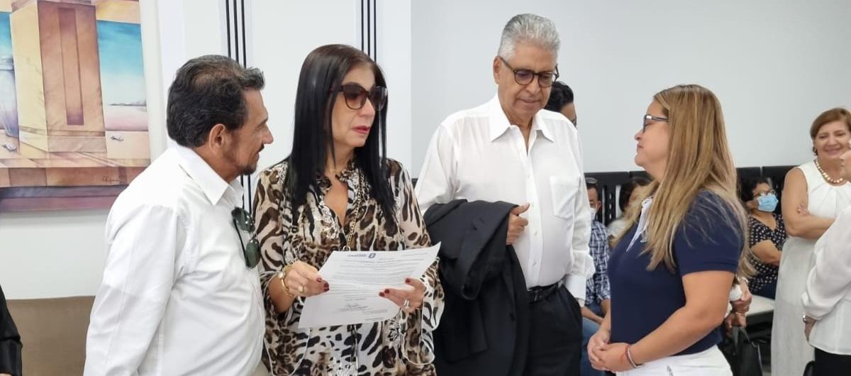 Hijos de Rafael Campo Miranda reciben decreto de exaltación.