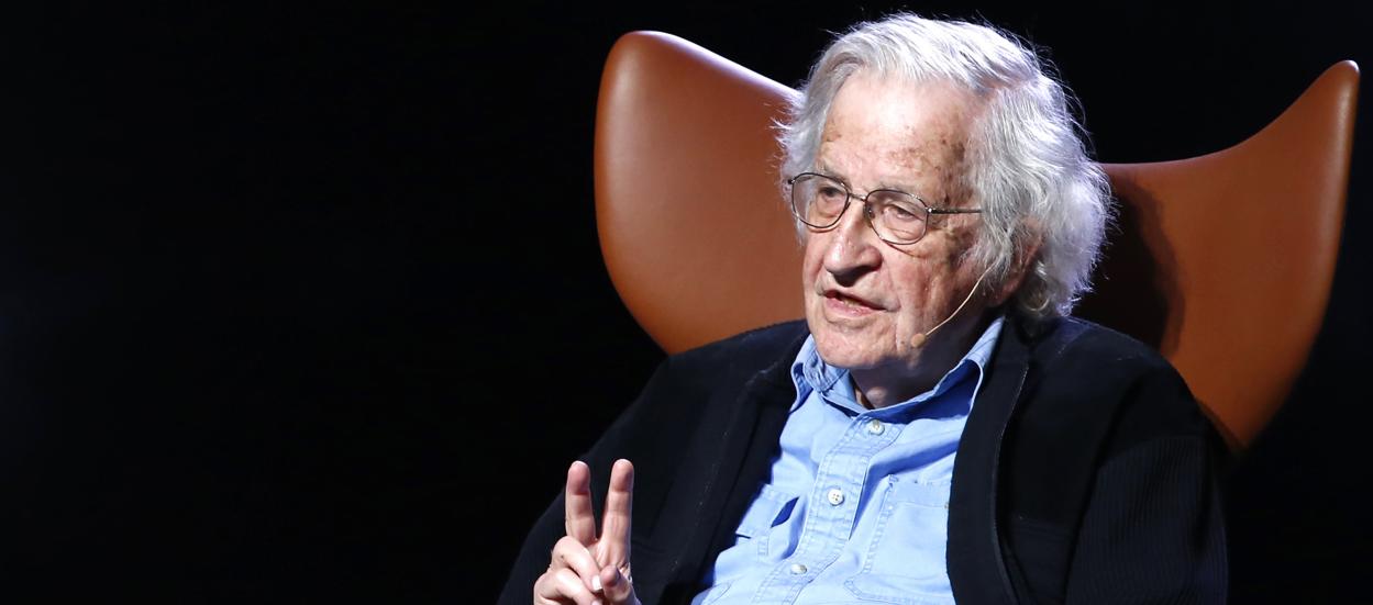 El escritor y filósofo Noam Chomsky.