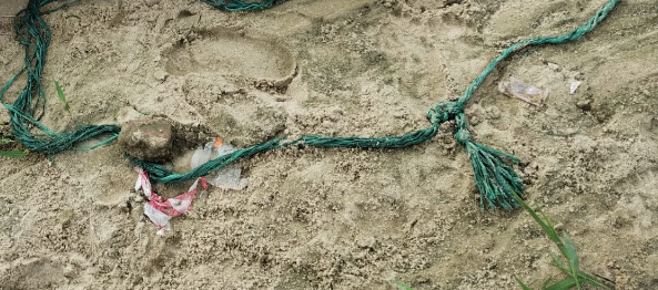  El hombre tenía una cuerda atada a sus tobillos, registraba golpes en la cabeza y el rostro. 