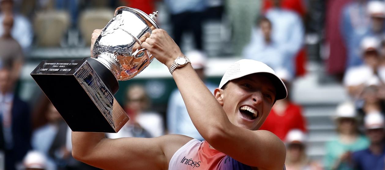 La polaca Iga Swiatek celebra tras vencer en la final a Jasmine Paolini. 