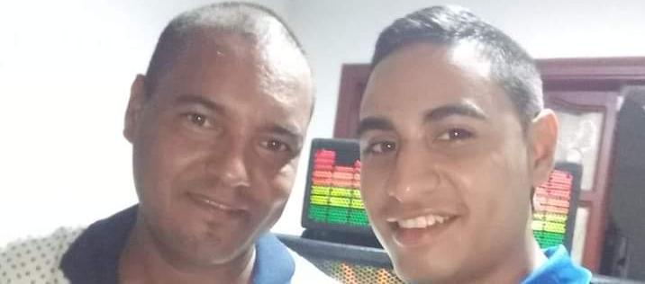 La víctima Jean David con su padre, el periodista Joaquín Montalvo. 
