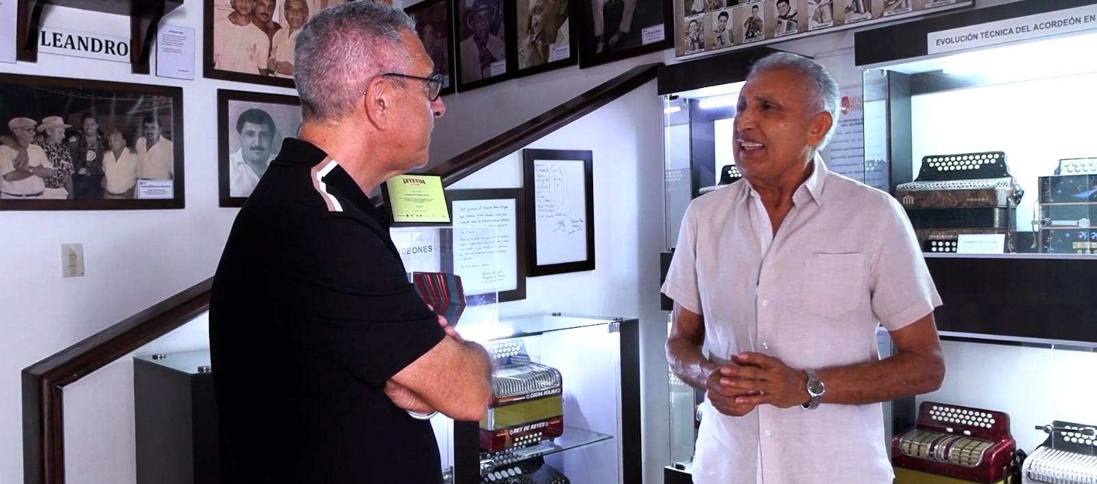 Jorge Cura en la entrevista con 'Beto' Murgas, fundador del Museo del Acordeón
